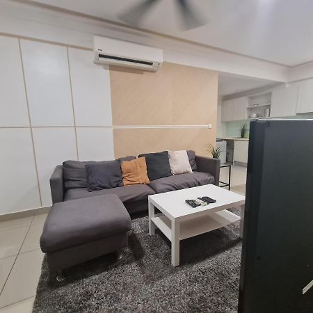 Lovely 3-Bedroom Serviced Apartment @ Сайберджая Экстерьер фото
