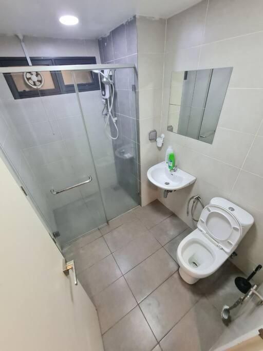 Lovely 3-Bedroom Serviced Apartment @ Сайберджая Экстерьер фото