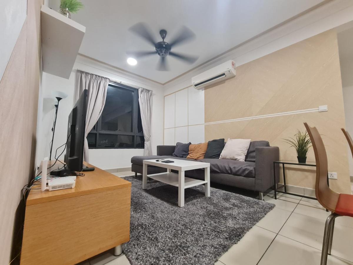 Lovely 3-Bedroom Serviced Apartment @ Сайберджая Экстерьер фото